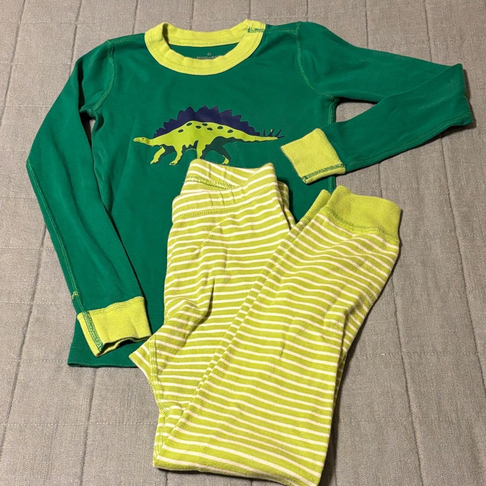 Hanna Andersson Green Dinosaur Pajama Set size 6-7